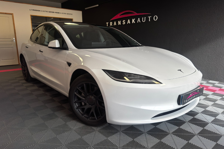 TESLA MODEL 3