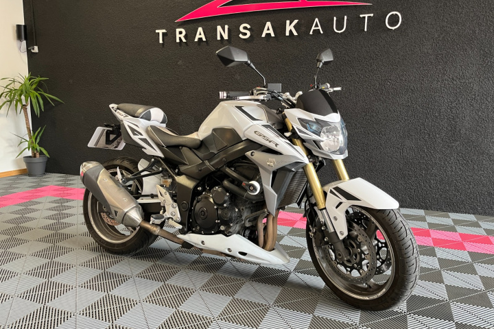 SUZUKI GSR