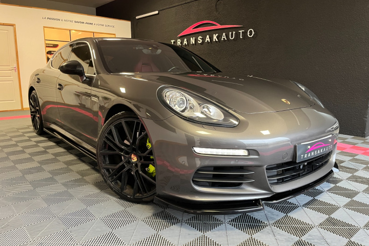 PORSCHE PANAMERA