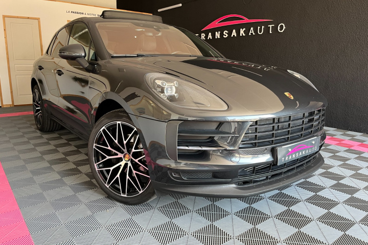 PORSCHE MACAN